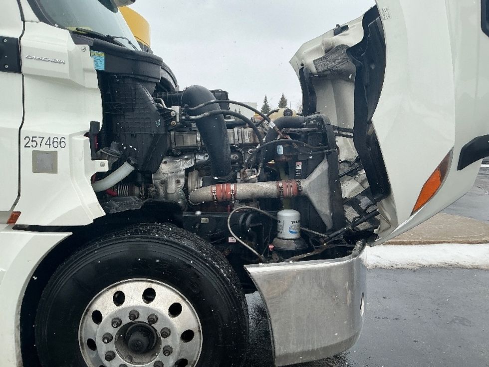 Sleeper Tractor-Heavy Duty Tractors-Freightliner-2019-T12664ST-Cambridge-ON-1,097,764\n\t\tkm-$ 55,500 - Image 20