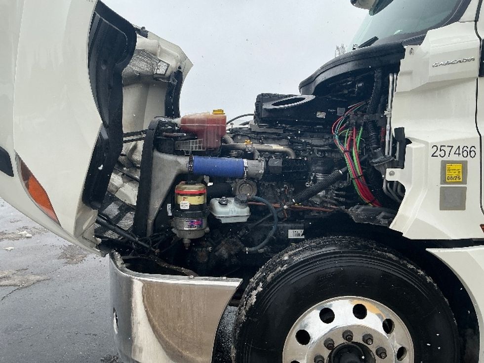 Sleeper Tractor-Heavy Duty Tractors-Freightliner-2019-T12664ST-Cambridge-ON-1,097,764\n\t\tkm-$ 55,500 - Image 21