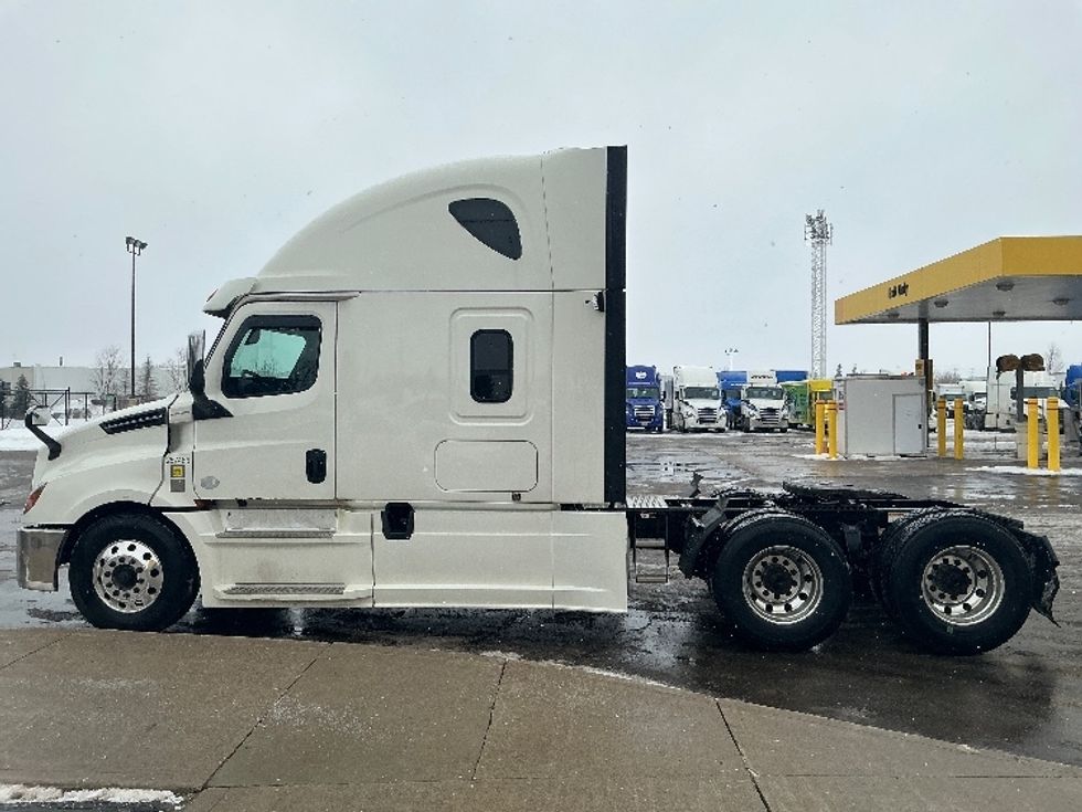 Sleeper Tractor-Heavy Duty Tractors-Freightliner-2019-T12664ST-Cambridge-ON-1,097,764\n\t\tkm-$ 55,500 - Image 4