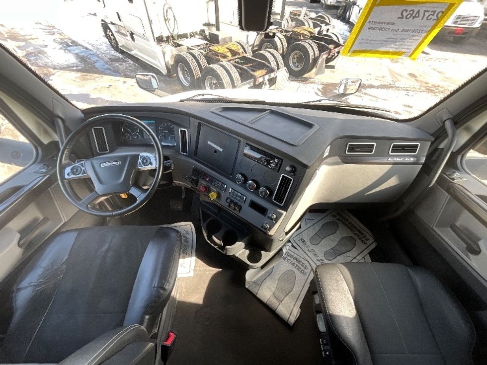 Sleeper Tractor-Heavy Duty Tractors-Freightliner-2019-T12664ST-Cambridge-ON-1,105,150\n\t\tkm-$ 55,250 - Image 12