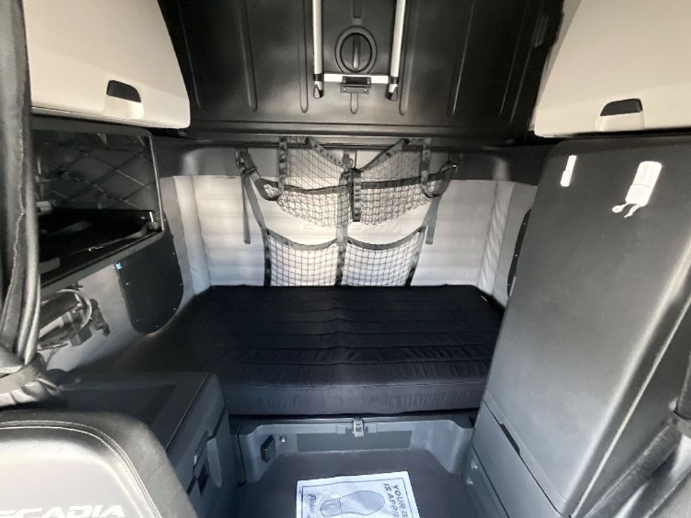 Sleeper Tractor-Heavy Duty Tractors-Freightliner-2019-T12664ST-Cambridge-ON-1,105,150\n\t\tkm-$ 55,250 - Image 16