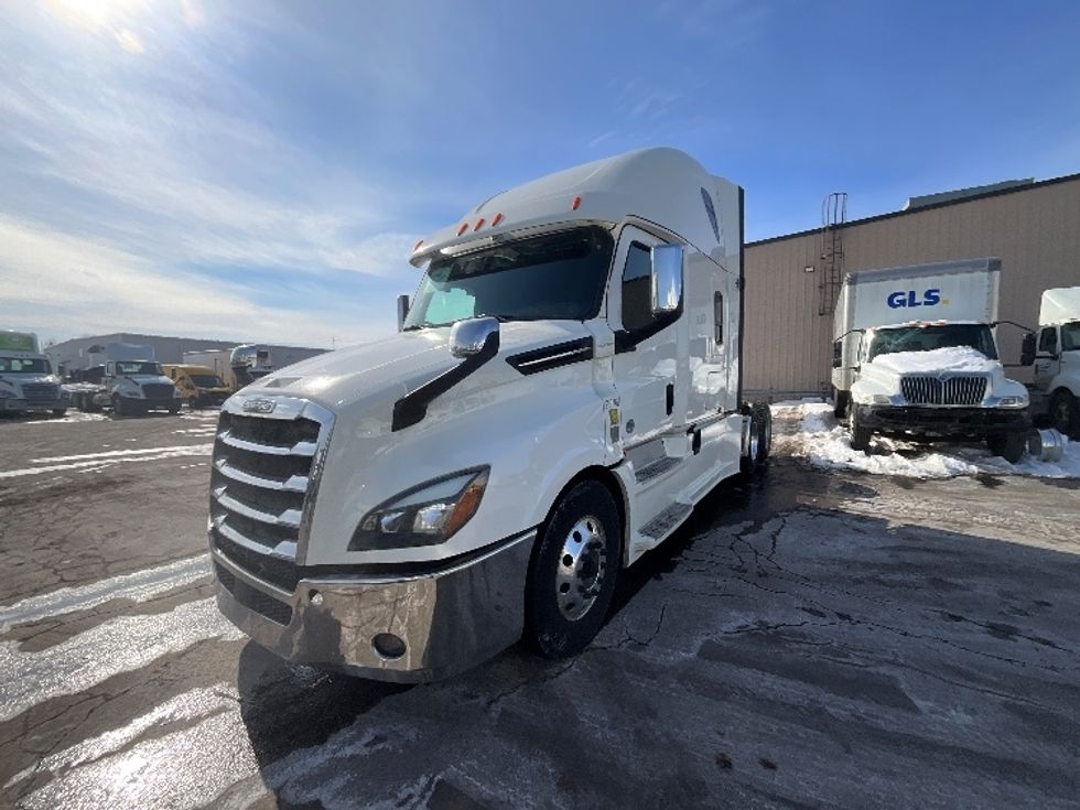 Sleeper Tractor-Heavy Duty Tractors-Freightliner-2019-T12664ST-Cambridge-ON-1,105,150\n\t\tkm-$ 55,250 - Image 3