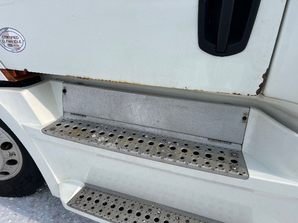 Sleeper Tractor-Heavy Duty Tractors-Freightliner-2019-T12664ST-Cambridge-ON-1,156,119\n\t\tkm-$ 51,750 - Image 22