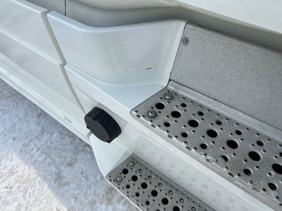 Sleeper Tractor-Heavy Duty Tractors-Freightliner-2019-T12664ST-Cambridge-ON-1,156,119\n\t\tkm-$ 51,750 - Image 23