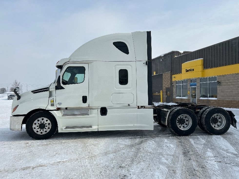 Sleeper Tractor-Heavy Duty Tractors-Freightliner-2019-T12664ST-Cambridge-ON-1,156,119\n\t\tkm-$ 51,750 - Image 4