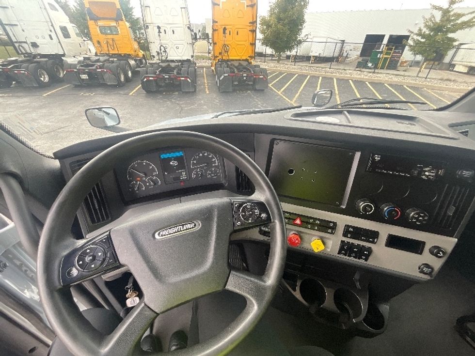 Sleeper Tractor-Heavy Duty Tractors-Freightliner-2019-T12664ST-Cambridge-ON-645,299\n\t\tkm-$ 68,750 - Image 11