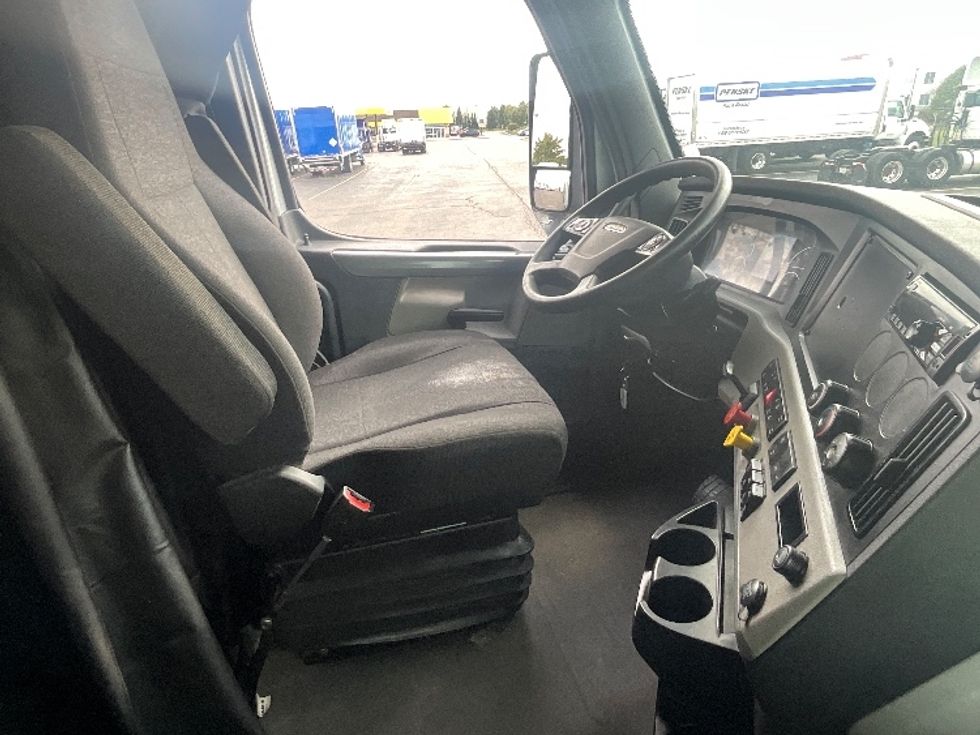 Sleeper Tractor-Heavy Duty Tractors-Freightliner-2019-T12664ST-Cambridge-ON-645,299\n\t\tkm-$ 68,750 - Image 15