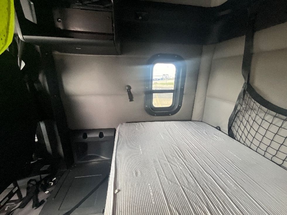 Sleeper Tractor-Heavy Duty Tractors-Freightliner-2019-T12664ST-Cambridge-ON-645,299\n\t\tkm-$ 68,750 - Image 18