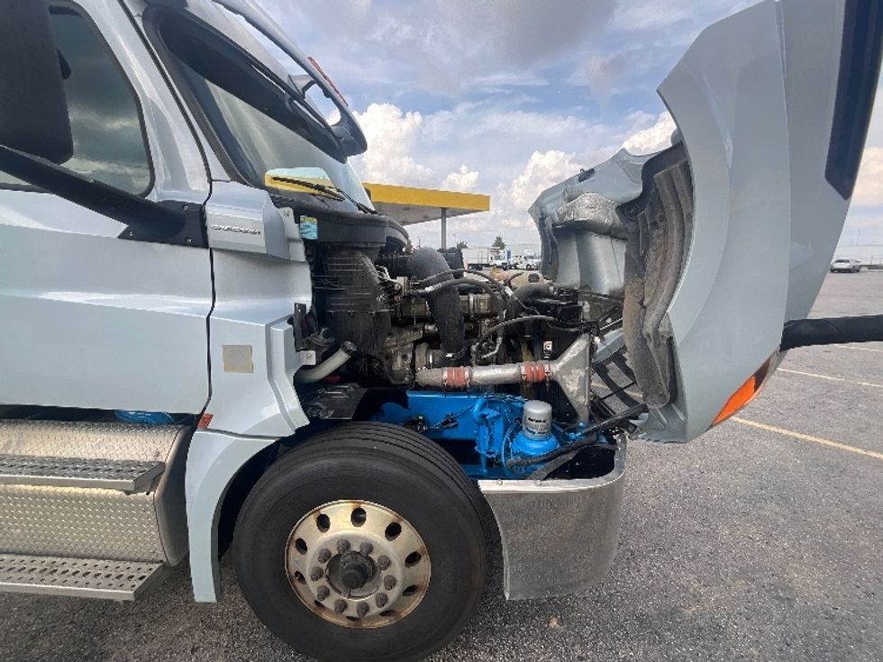 Sleeper Tractor-Heavy Duty Tractors-Freightliner-2019-T12664ST-Cambridge-ON-645,299\n\t\tkm-$ 68,750 - Image 20