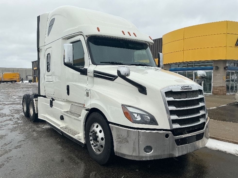 Sleeper Tractor-Heavy Duty Tractors-Freightliner-2019-T12664ST-Cambridge-ON-774,345\n\t\tkm-$ 70,500 - Image 1
