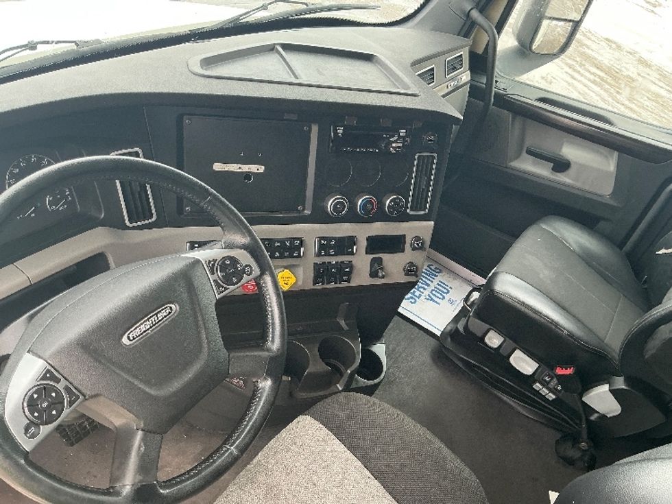 Sleeper Tractor-Heavy Duty Tractors-Freightliner-2019-T12664ST-Cambridge-ON-774,345\n\t\tkm-$ 70,500 - Image 10