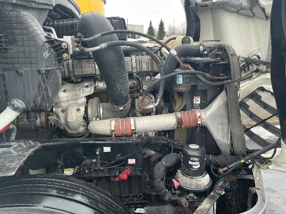 Sleeper Tractor-Heavy Duty Tractors-Freightliner-2019-T12664ST-Cambridge-ON-774,345\n\t\tkm-$ 70,500 - Image 19