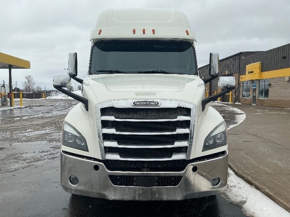 Sleeper Tractor-Heavy Duty Tractors-Freightliner-2019-T12664ST-Cambridge-ON-774,345\n\t\tkm-$ 70,500 - Image 2