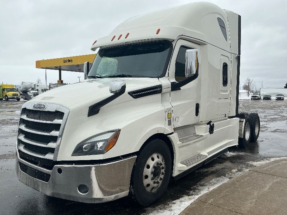 Sleeper Tractor-Heavy Duty Tractors-Freightliner-2019-T12664ST-Cambridge-ON-774,345\n\t\tkm-$ 70,500 - Image 3