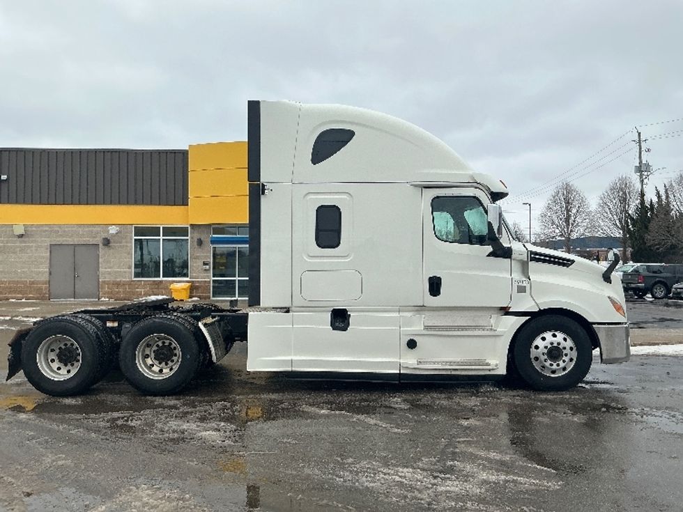 Sleeper Tractor-Heavy Duty Tractors-Freightliner-2019-T12664ST-Cambridge-ON-774,345\n\t\tkm-$ 70,500 - Image 8