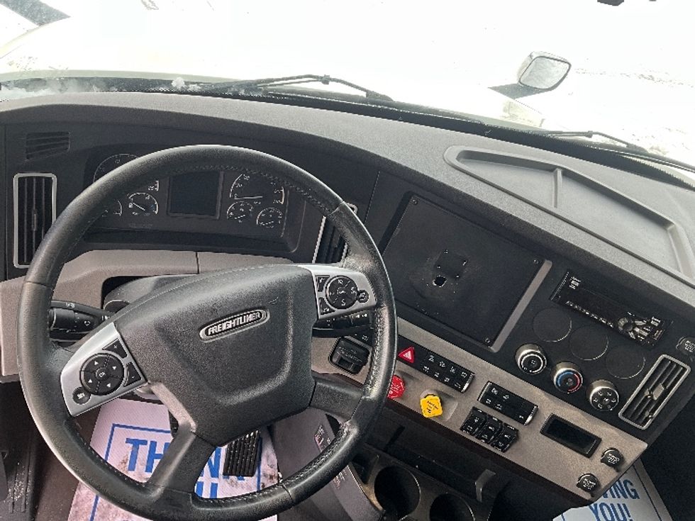 Sleeper Tractor-Heavy Duty Tractors-Freightliner-2019-T12664ST-Cambridge-ON-877,794\n\t\tkm-$ 66,000 - Image 11