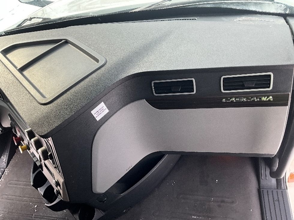 Sleeper Tractor-Heavy Duty Tractors-Freightliner-2019-T12664ST-Cambridge-ON-877,794\n\t\tkm-$ 66,000 - Image 14