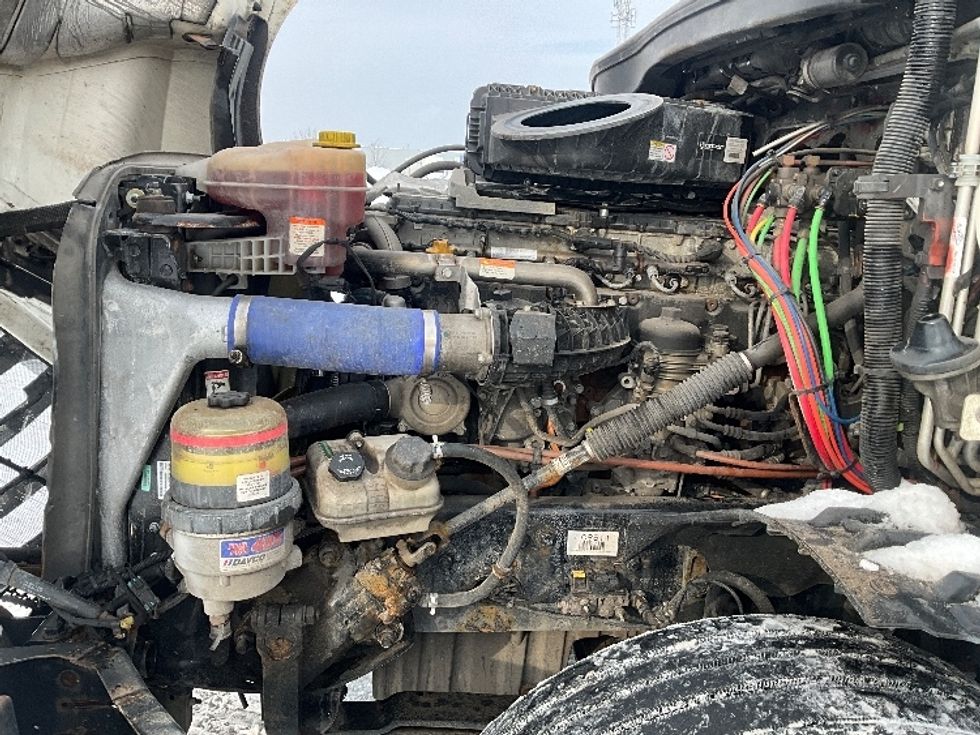 Sleeper Tractor-Heavy Duty Tractors-Freightliner-2019-T12664ST-Cambridge-ON-877,794\n\t\tkm-$ 66,000 - Image 21