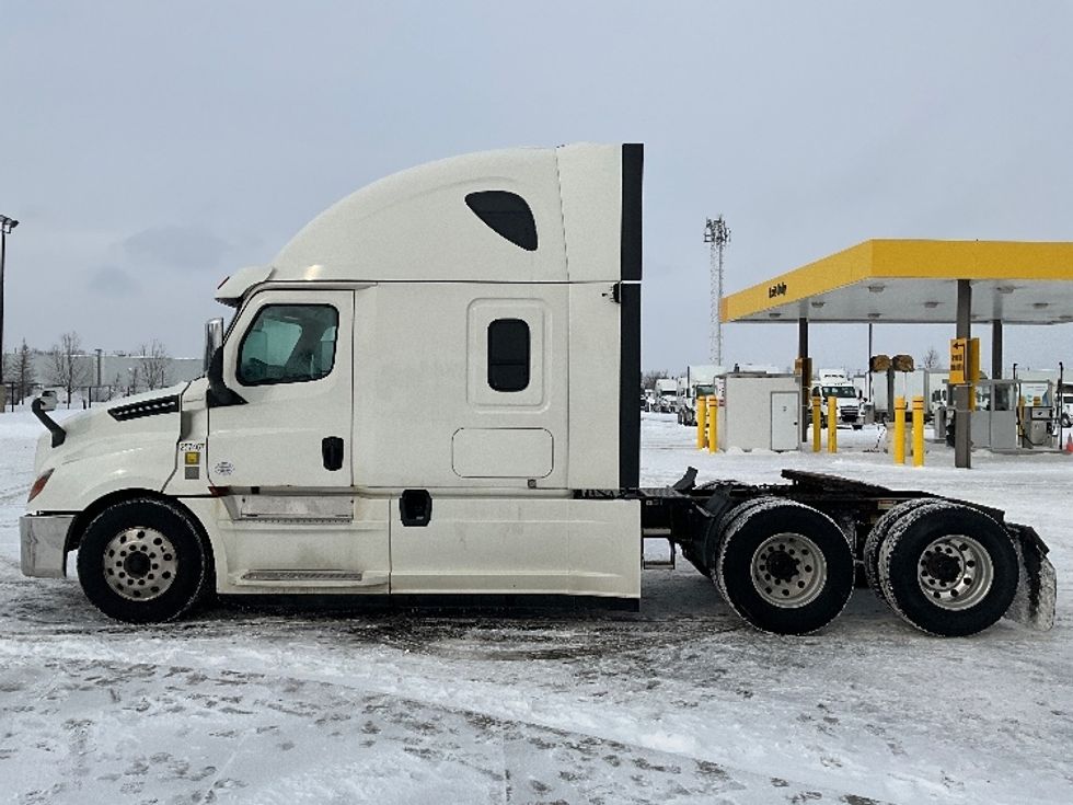 Sleeper Tractor-Heavy Duty Tractors-Freightliner-2019-T12664ST-Cambridge-ON-877,794\n\t\tkm-$ 66,000 - Image 4