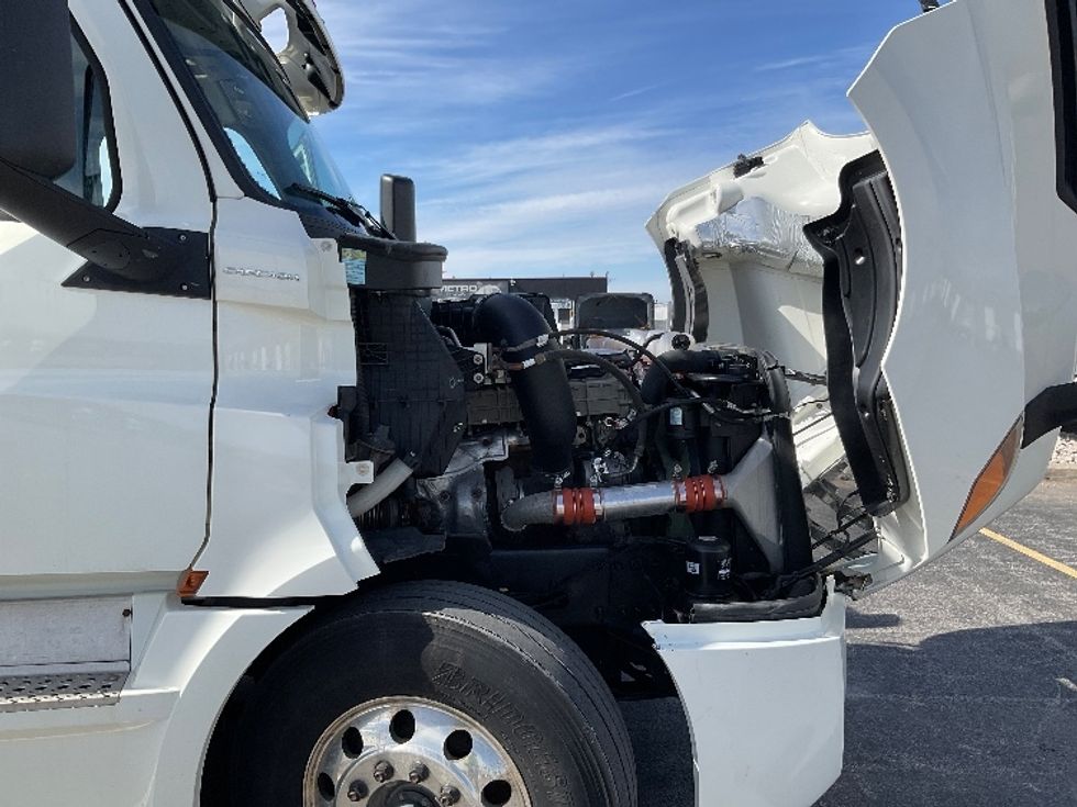 Sleeper Tractor-Heavy Duty Tractors-Freightliner-2019-T12664ST-Cambridge-ON-882,427\n\t\tkm-$ 61,250 - Image 20