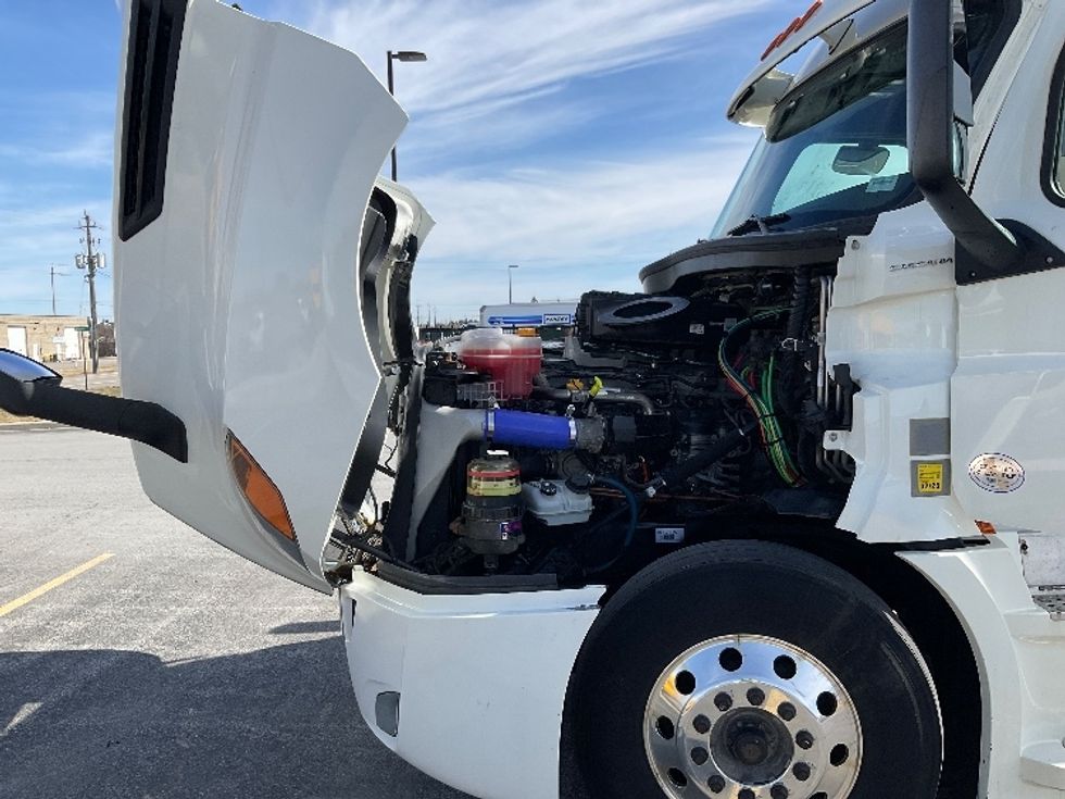 Sleeper Tractor-Heavy Duty Tractors-Freightliner-2019-T12664ST-Cambridge-ON-882,427\n\t\tkm-$ 61,250 - Image 21
