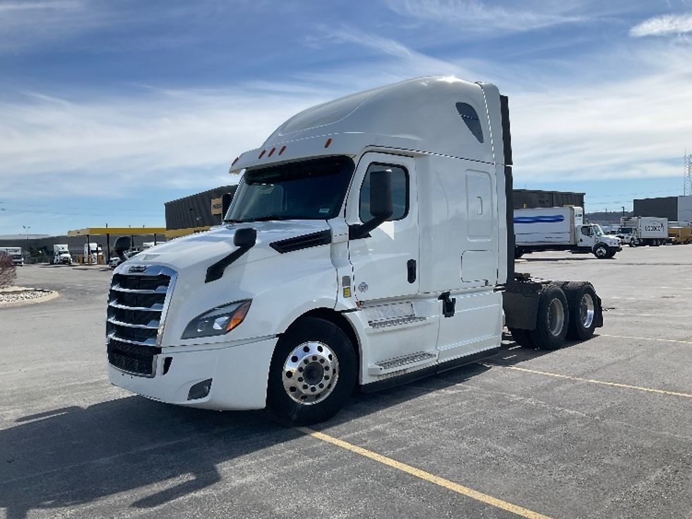 Sleeper Tractor-Heavy Duty Tractors-Freightliner-2019-T12664ST-Cambridge-ON-882,427\n\t\tkm-$ 61,250 - Image 3
