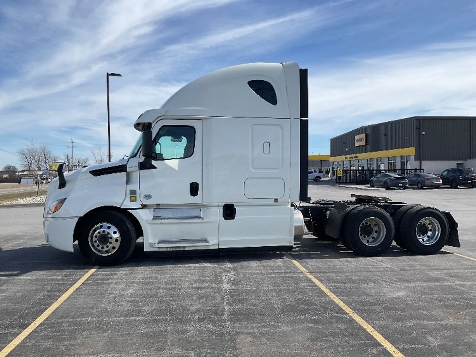 Sleeper Tractor-Heavy Duty Tractors-Freightliner-2019-T12664ST-Cambridge-ON-882,427\n\t\tkm-$ 61,250 - Image 4