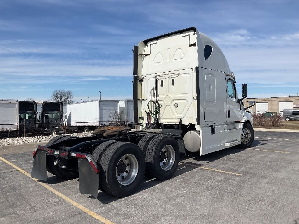 Sleeper Tractor-Heavy Duty Tractors-Freightliner-2019-T12664ST-Cambridge-ON-882,427\n\t\tkm-$ 61,250 - Image 7