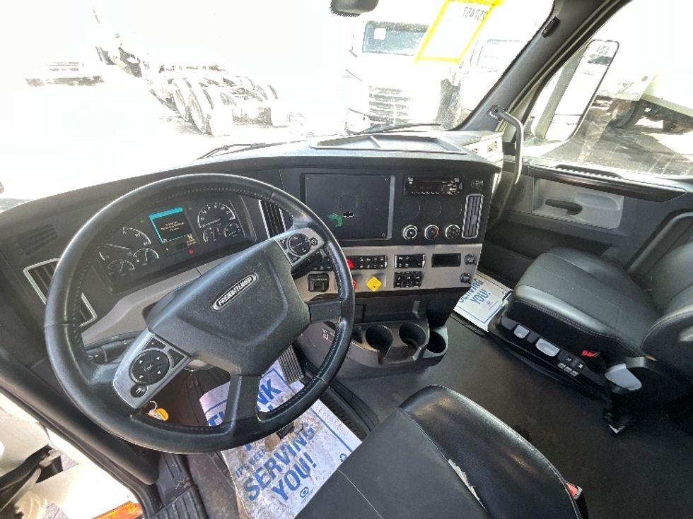 Sleeper Tractor-Heavy Duty Tractors-Freightliner-2019-T12664ST-Cambridge-ON-918,203\n\t\tkm-$ 64,500 - Image 10