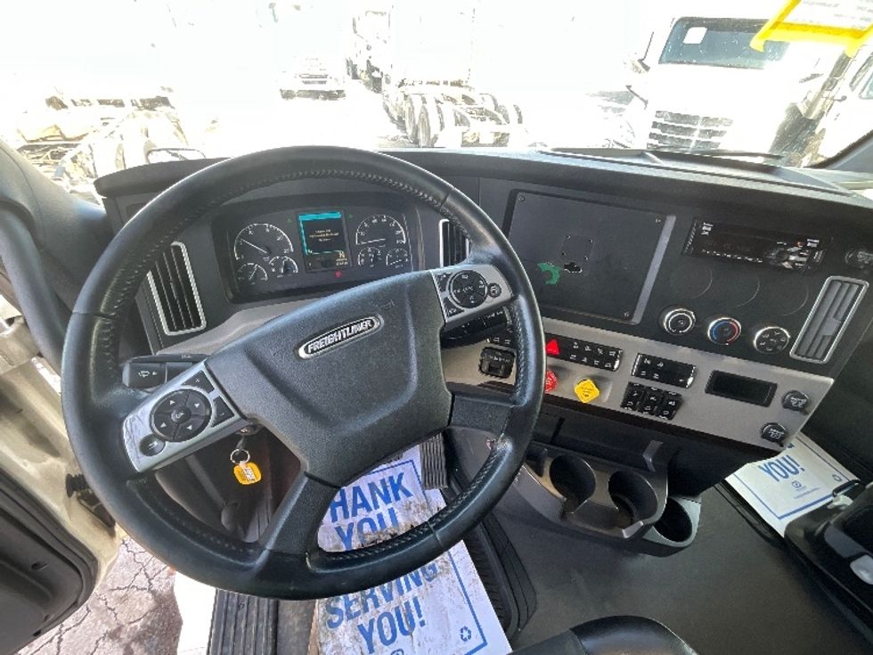 Sleeper Tractor-Heavy Duty Tractors-Freightliner-2019-T12664ST-Cambridge-ON-918,203\n\t\tkm-$ 64,500 - Image 11