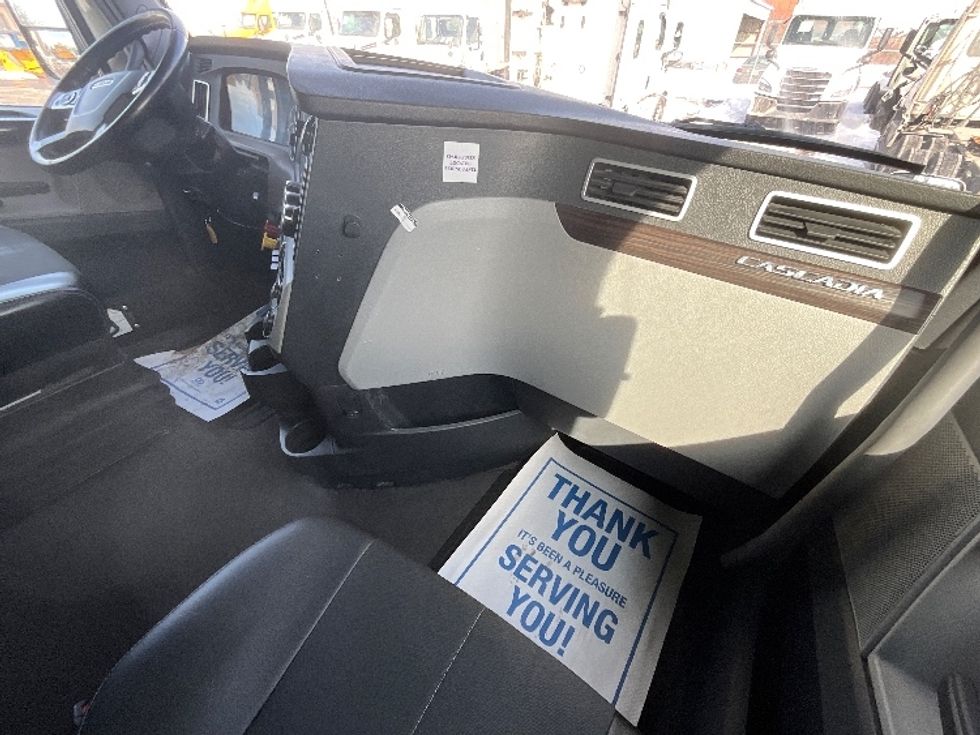 Sleeper Tractor-Heavy Duty Tractors-Freightliner-2019-T12664ST-Cambridge-ON-918,203\n\t\tkm-$ 64,500 - Image 15