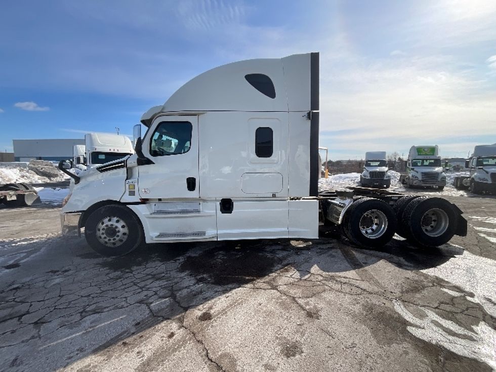 Sleeper Tractor-Heavy Duty Tractors-Freightliner-2019-T12664ST-Cambridge-ON-918,203\n\t\tkm-$ 64,500 - Image 4