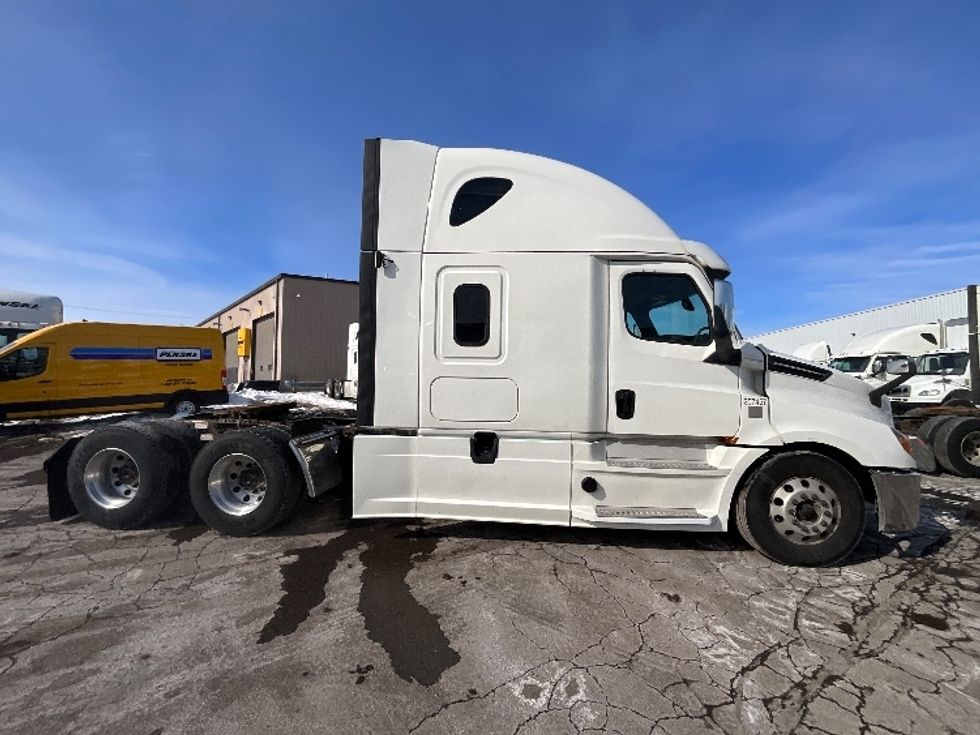 Sleeper Tractor-Heavy Duty Tractors-Freightliner-2019-T12664ST-Cambridge-ON-918,203\n\t\tkm-$ 64,500 - Image 8