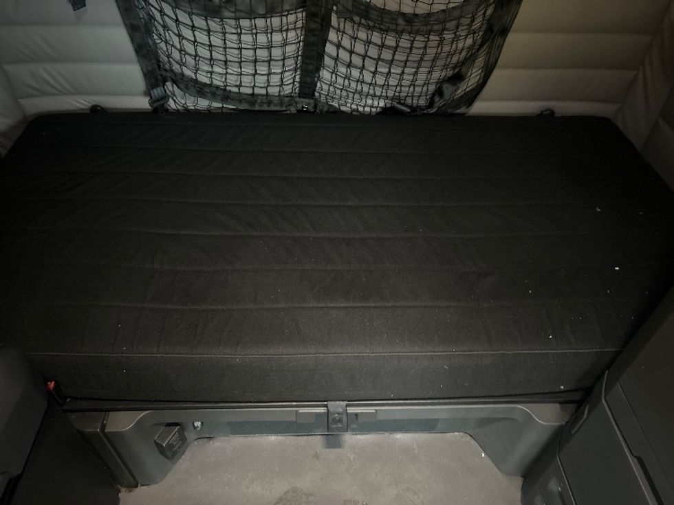 Sleeper Tractor-Heavy Duty Tractors-Freightliner-2019-T12664ST-Cambridge-ON-946,205\n\t\tkm-$ 62,750 - Image 16