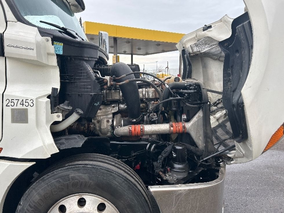 Sleeper Tractor-Heavy Duty Tractors-Freightliner-2019-T12664ST-Cambridge-ON-946,205\n\t\tkm-$ 62,750 - Image 19