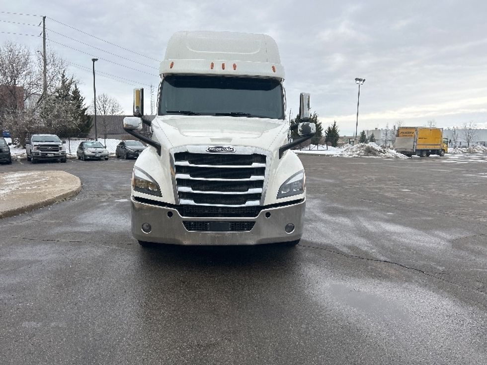 Sleeper Tractor-Heavy Duty Tractors-Freightliner-2019-T12664ST-Cambridge-ON-946,205\n\t\tkm-$ 62,750 - Image 2