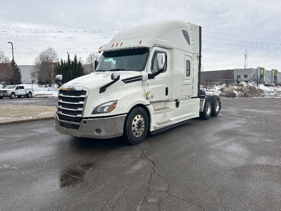 Sleeper Tractor-Heavy Duty Tractors-Freightliner-2019-T12664ST-Cambridge-ON-946,205\n\t\tkm-$ 62,750 - Image 3