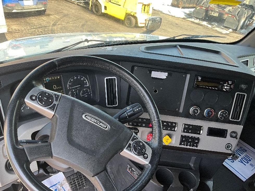 Sleeper Tractor-Heavy Duty Tractors-Freightliner-2019-T12664ST-Cambridge-ON-949,610\n\t\tkm-$ 62,750 - Image 10