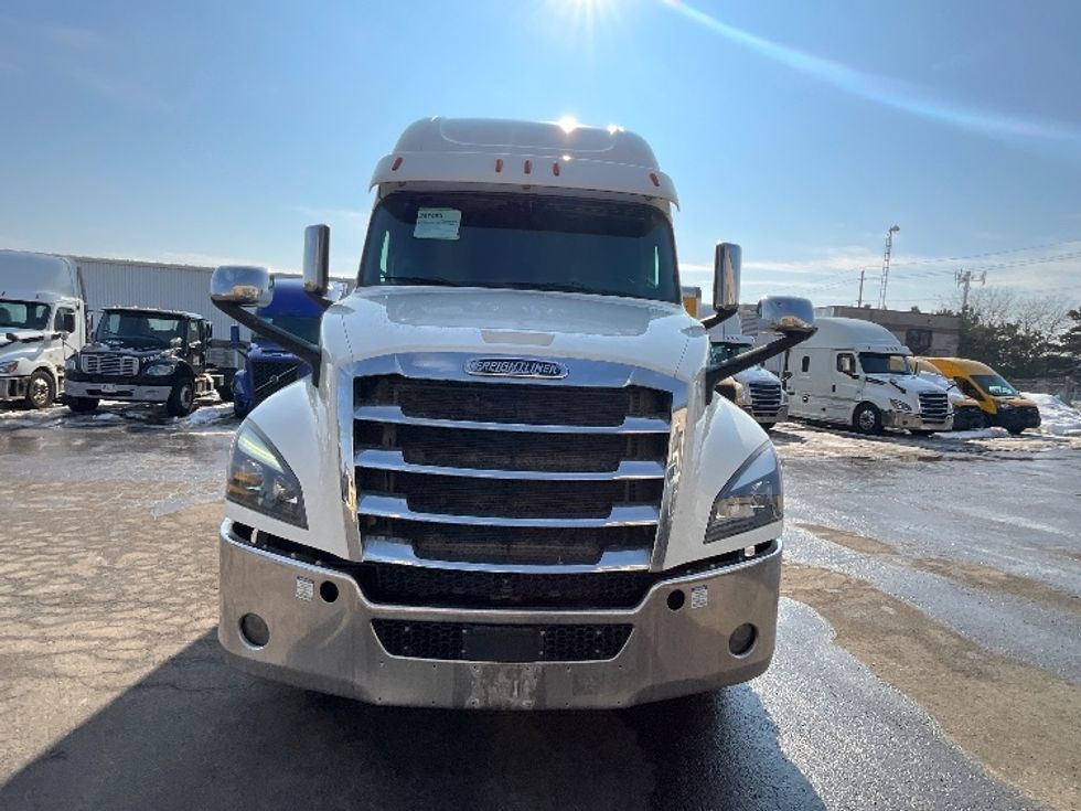 Sleeper Tractor-Heavy Duty Tractors-Freightliner-2019-T12664ST-Cambridge-ON-949,610\n\t\tkm-$ 62,750 - Image 2