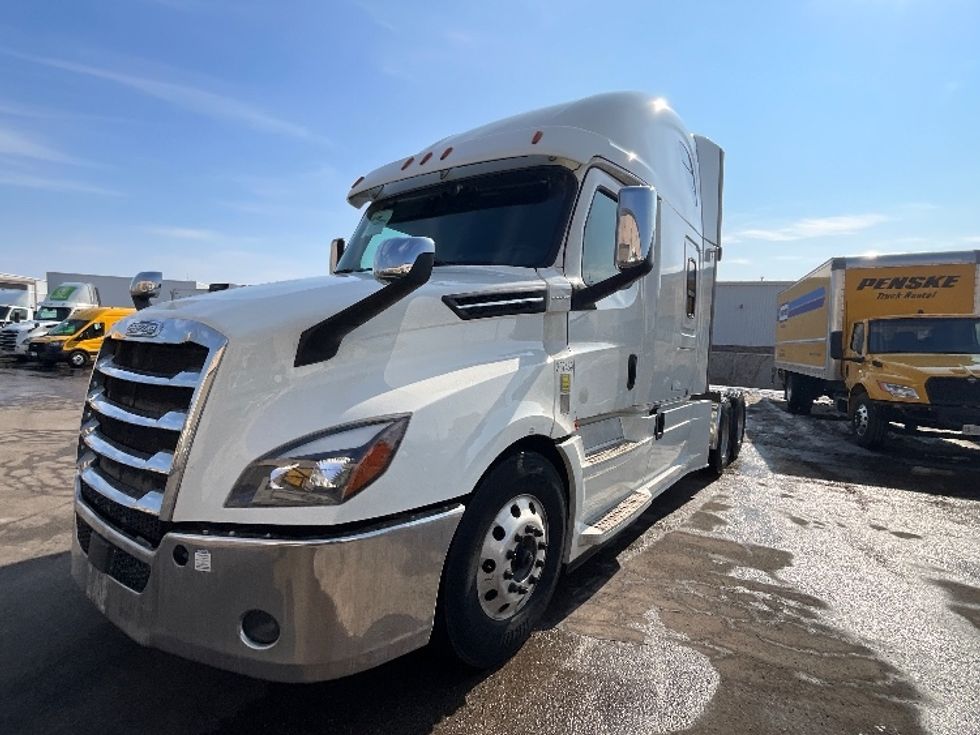 Sleeper Tractor-Heavy Duty Tractors-Freightliner-2019-T12664ST-Cambridge-ON-949,610\n\t\tkm-$ 62,750 - Image 3