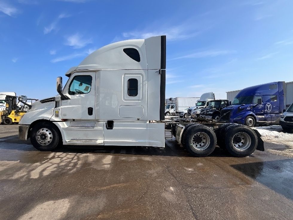 Sleeper Tractor-Heavy Duty Tractors-Freightliner-2019-T12664ST-Cambridge-ON-949,610\n\t\tkm-$ 62,750 - Image 4