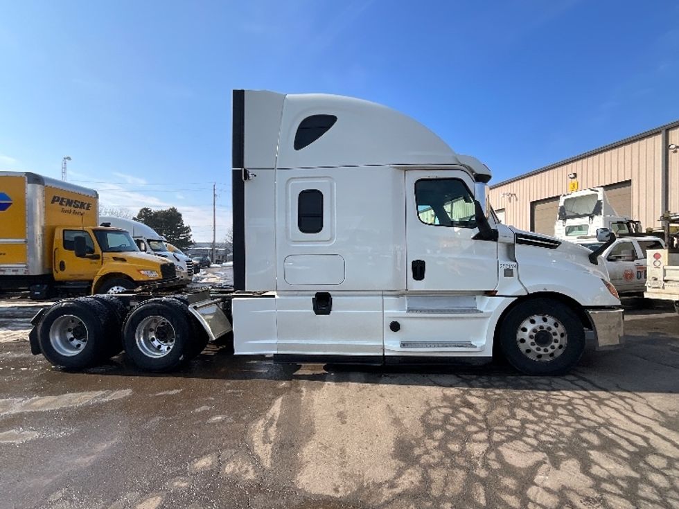 Sleeper Tractor-Heavy Duty Tractors-Freightliner-2019-T12664ST-Cambridge-ON-949,610\n\t\tkm-$ 62,750 - Image 8