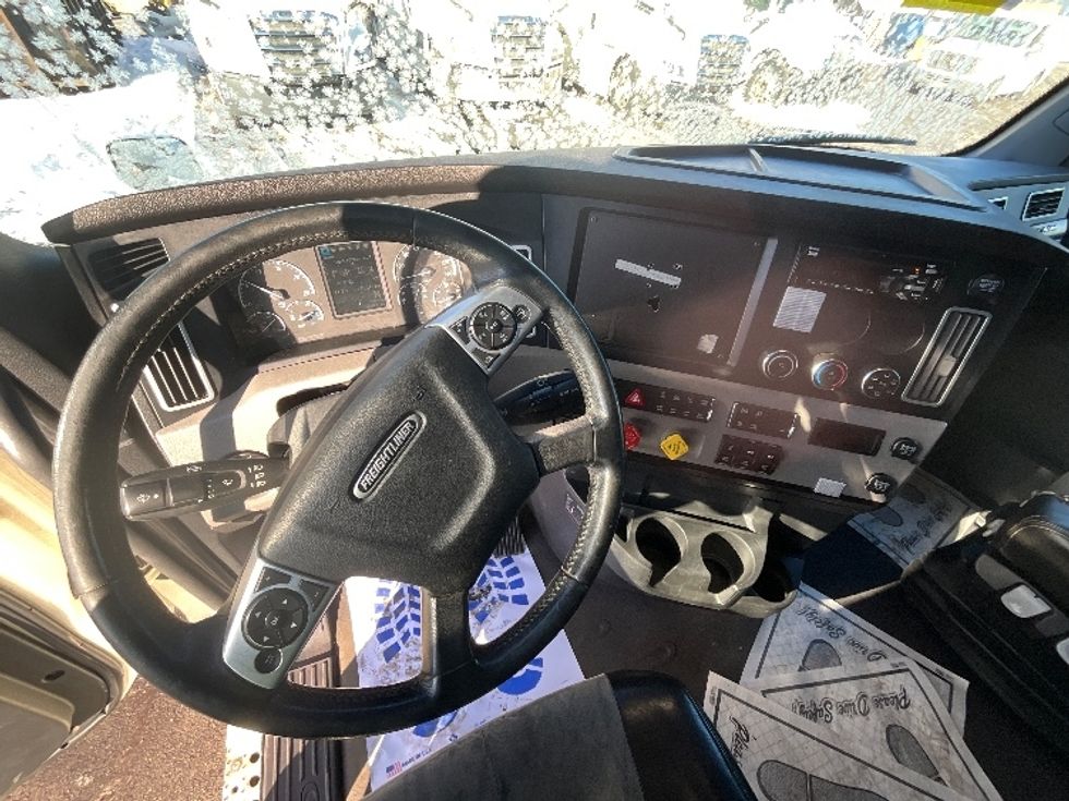 Sleeper Tractor-Heavy Duty Tractors-Freightliner-2019-T12664ST-Cambridge-ON-967,091\n\t\tkm-$ 62,000 - Image 11