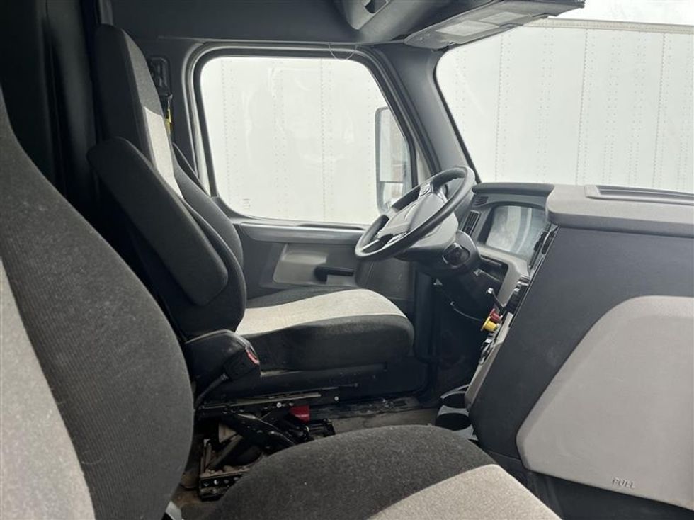 Sleeper Tractor-Heavy Duty Tractors-Freightliner-2019-T12664ST-Canton-OH-433,165\n\t\tmiles-$ 52,250 - Image 14