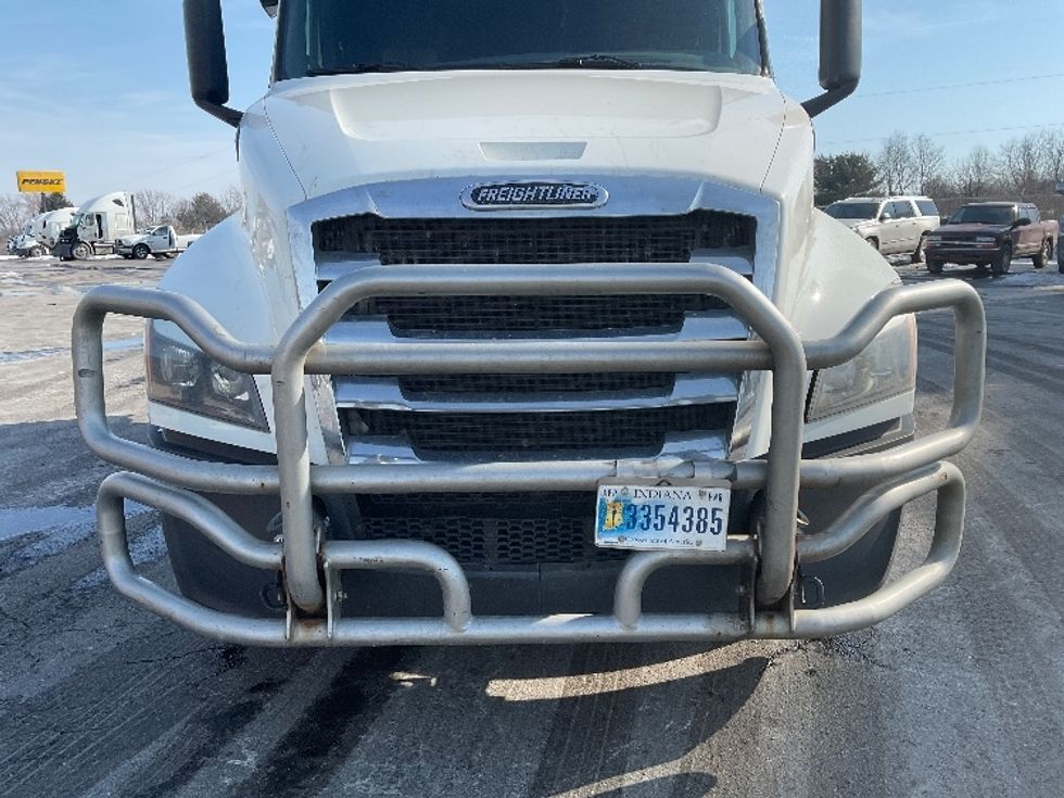 Sleeper Tractor-Heavy Duty Tractors-Freightliner-2019-T12664ST-Canton-OH-433,165\n\t\tmiles-$ 52,250 - Image 21