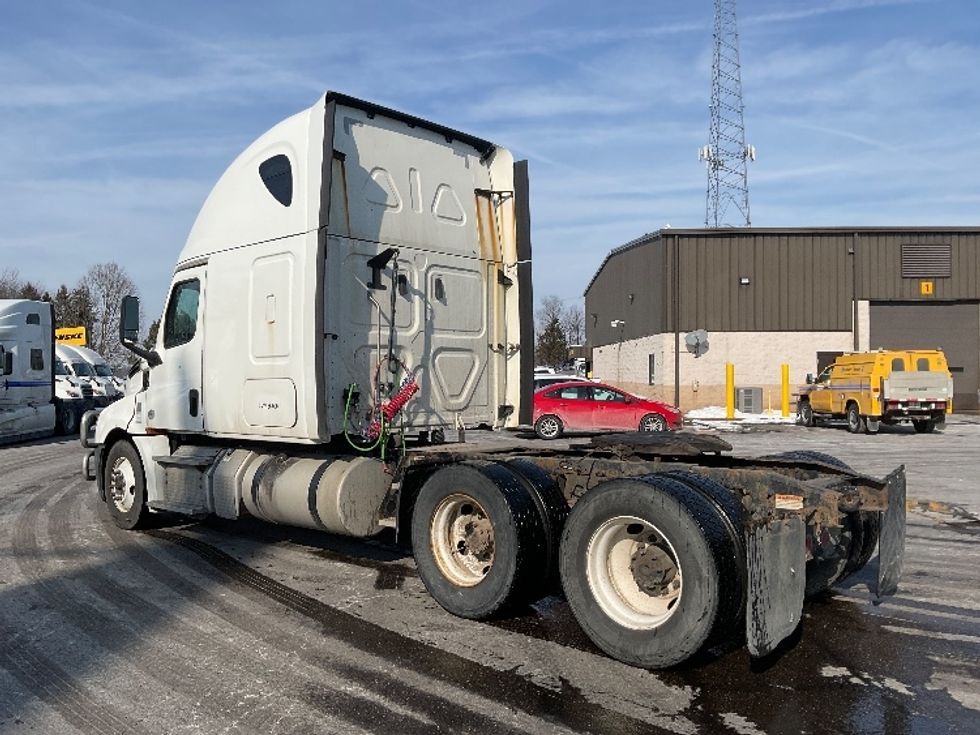 Sleeper Tractor-Heavy Duty Tractors-Freightliner-2019-T12664ST-Canton-OH-433,165\n\t\tmiles-$ 52,250 - Image 5