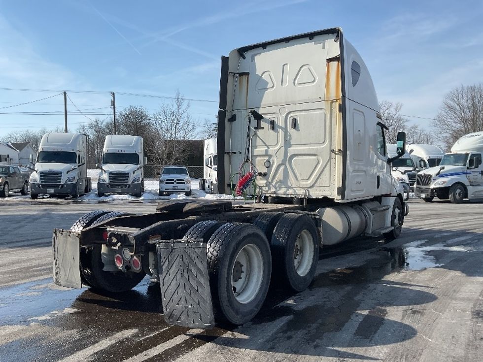 Sleeper Tractor-Heavy Duty Tractors-Freightliner-2019-T12664ST-Canton-OH-433,165\n\t\tmiles-$ 52,250 - Image 7