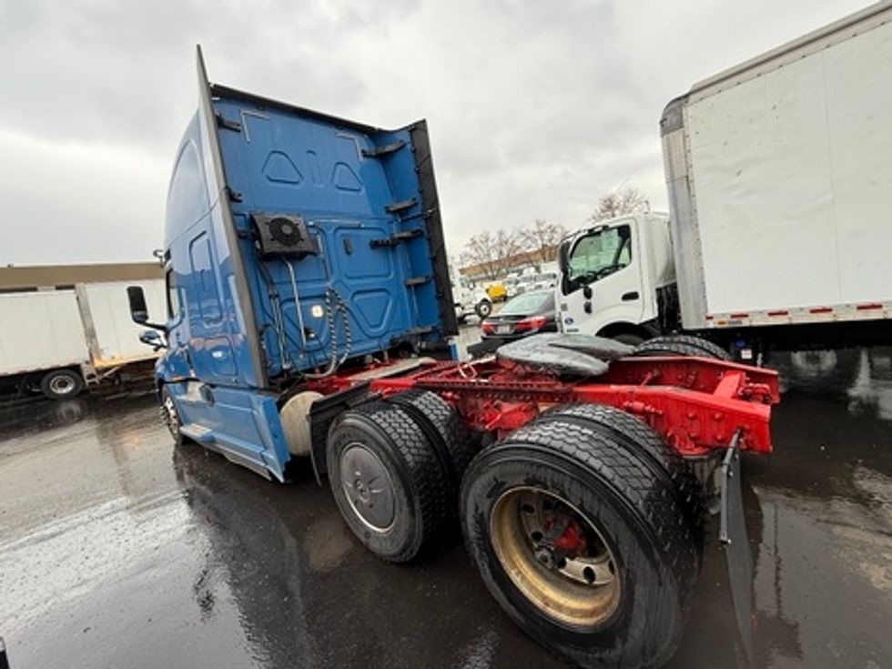 Sleeper Tractor-Heavy Duty Tractors-Freightliner-2019-T12664ST-Capitol Heights-MD-531,653\n\t\tmiles-$ 51,000 - Image 5
