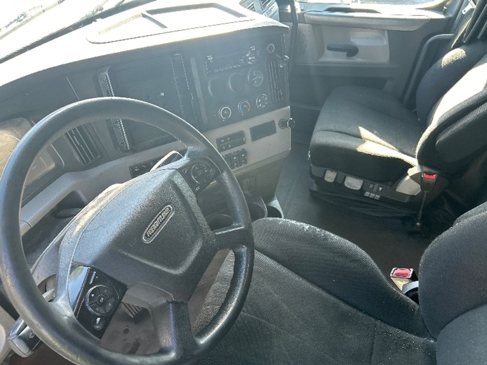 Sleeper Tractor-Heavy Duty Tractors-Freightliner-2019-T12664ST-Charlotte-NC-691,150\n\t\tmiles-$ 48,000 - Image 10