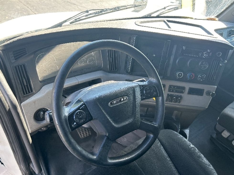 Sleeper Tractor-Heavy Duty Tractors-Freightliner-2019-T12664ST-Charlotte-NC-691,150\n\t\tmiles-$ 48,000 - Image 11